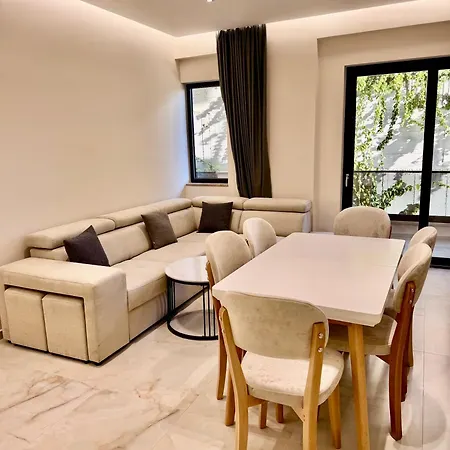 Apartman Golden 101- Beachfront&swimming Pool Ap