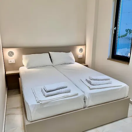 Golden 101- Beachfront&swimming Pool Ap * Saranda