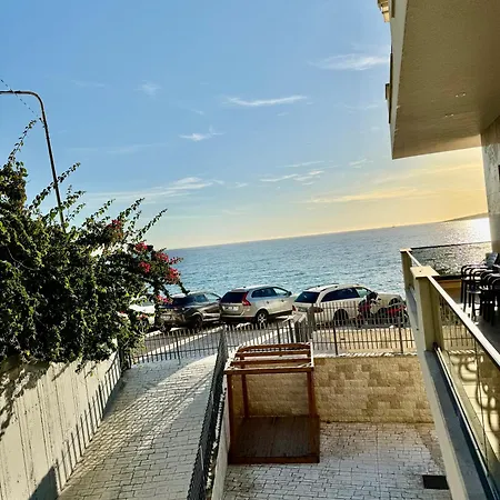 Golden 101- Beachfront&swimming Pool Ap