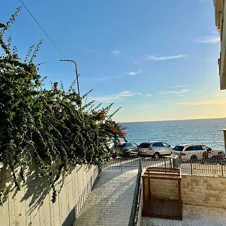 Golden 101- Beachfront&swimming Pool Ap סרנדה