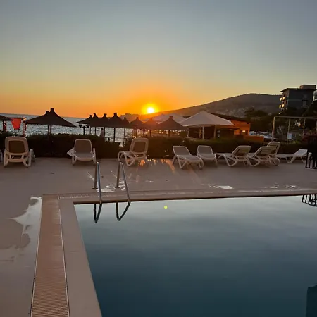 Golden 101- Beachfront&swimming Pool Ap * סרנדה